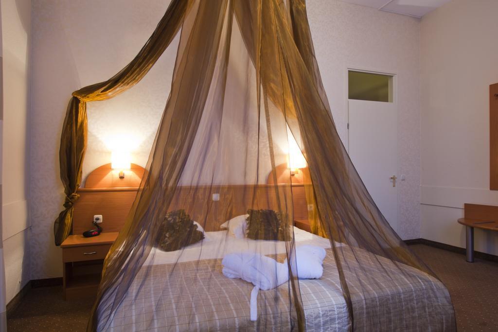 Hotel Restaurant La Sonnerie Son en Breugel Luaran gambar