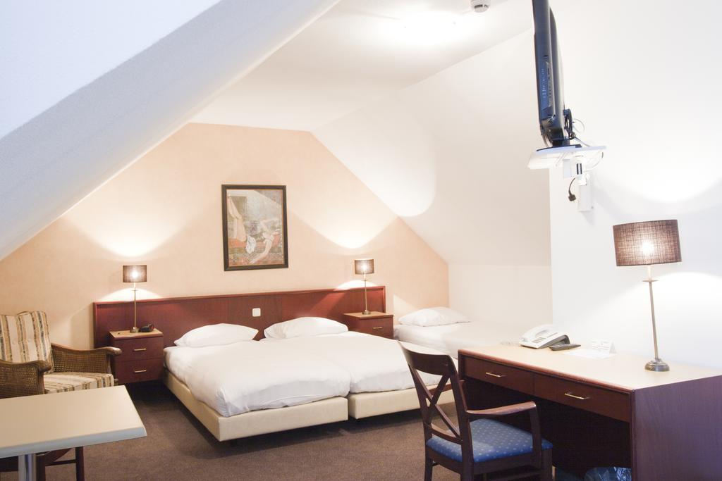 Hotel Restaurant La Sonnerie Son en Breugel Luaran gambar