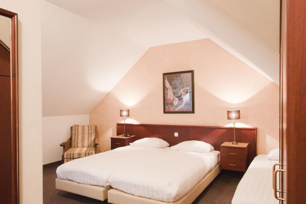 Hotel Restaurant La Sonnerie Son en Breugel Luaran gambar